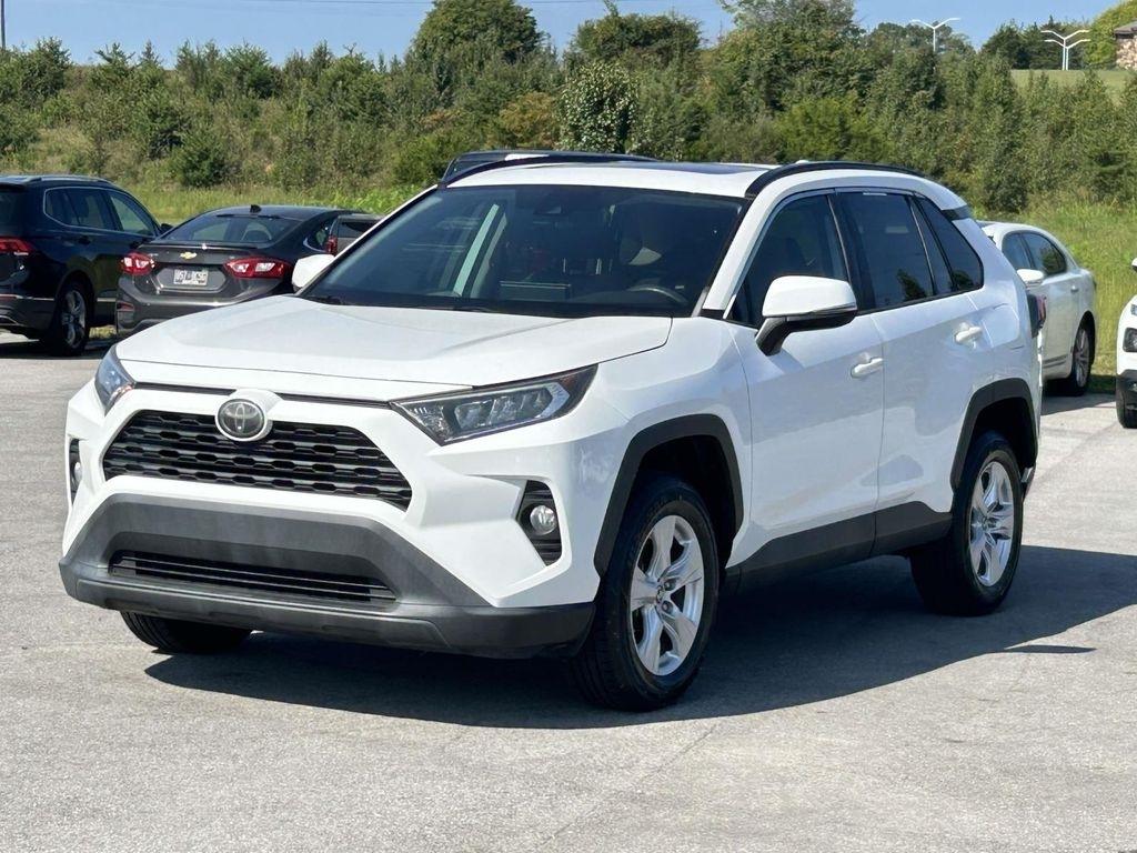 Toyota RAV4 XLE FWD (Natl) 2019