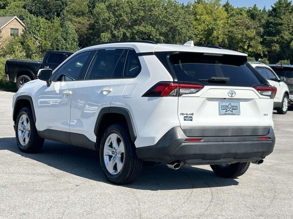Toyota RAV4 XLE FWD (Natl) 2019