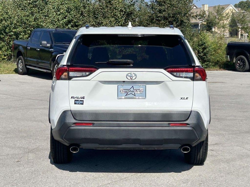 Toyota RAV4 XLE FWD (Natl) 2019