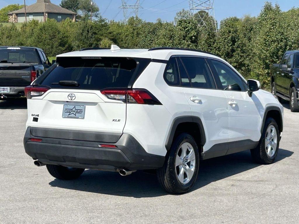 Toyota RAV4 XLE FWD (Natl) 2019