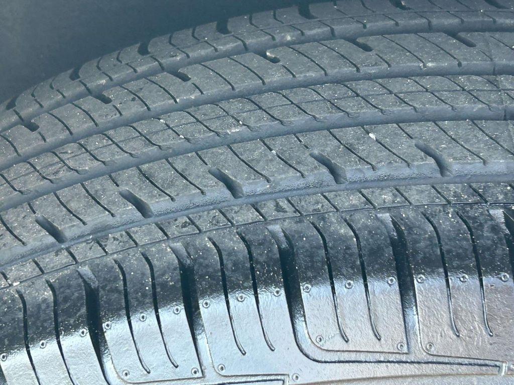 Toyota RAV4 XLE FWD (Natl) 2019