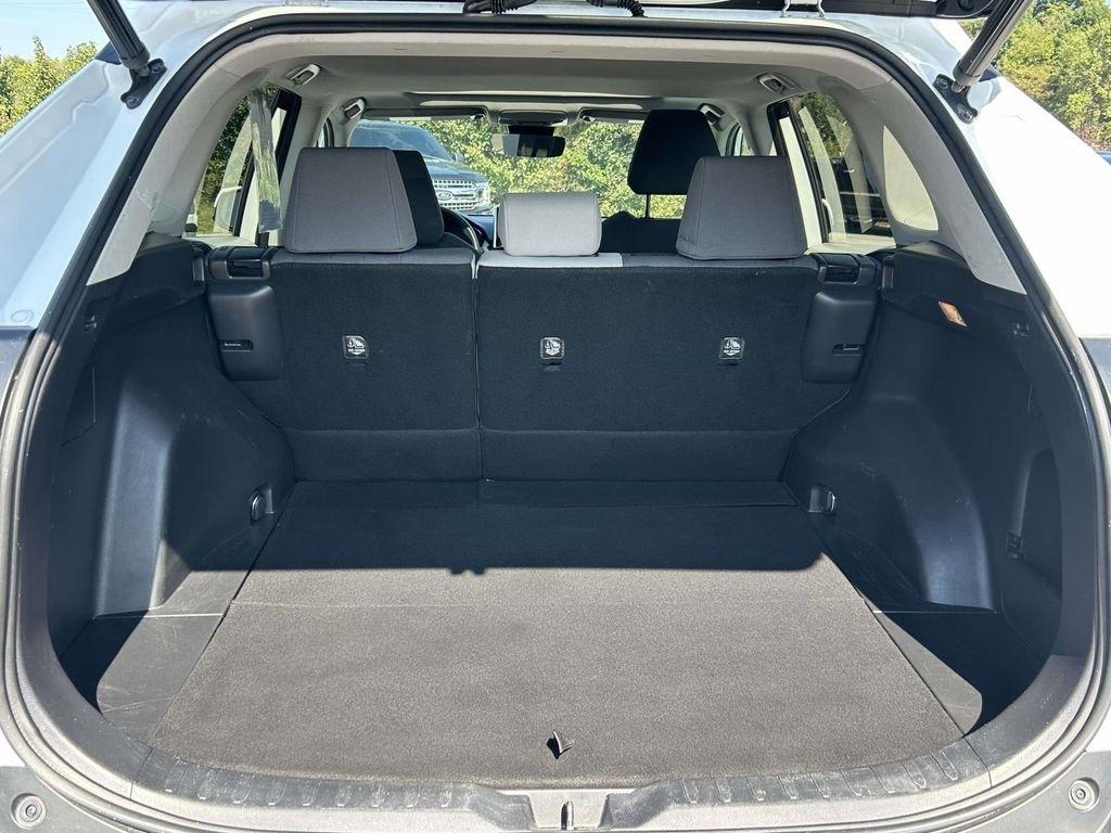 Toyota RAV4 XLE FWD (Natl) 2019