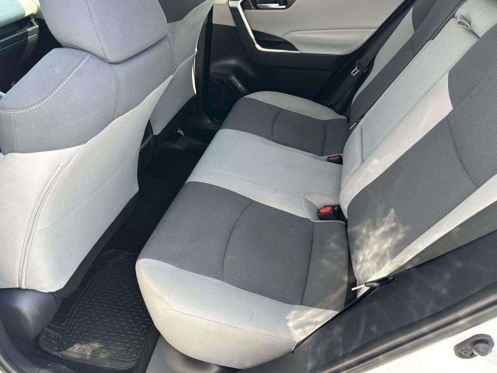 Toyota RAV4 XLE FWD (Natl) 2019