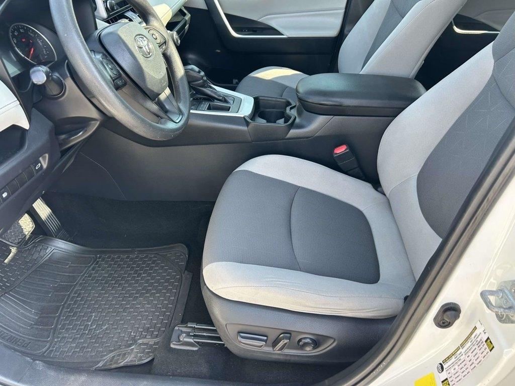 Toyota RAV4 XLE FWD (Natl) 2019