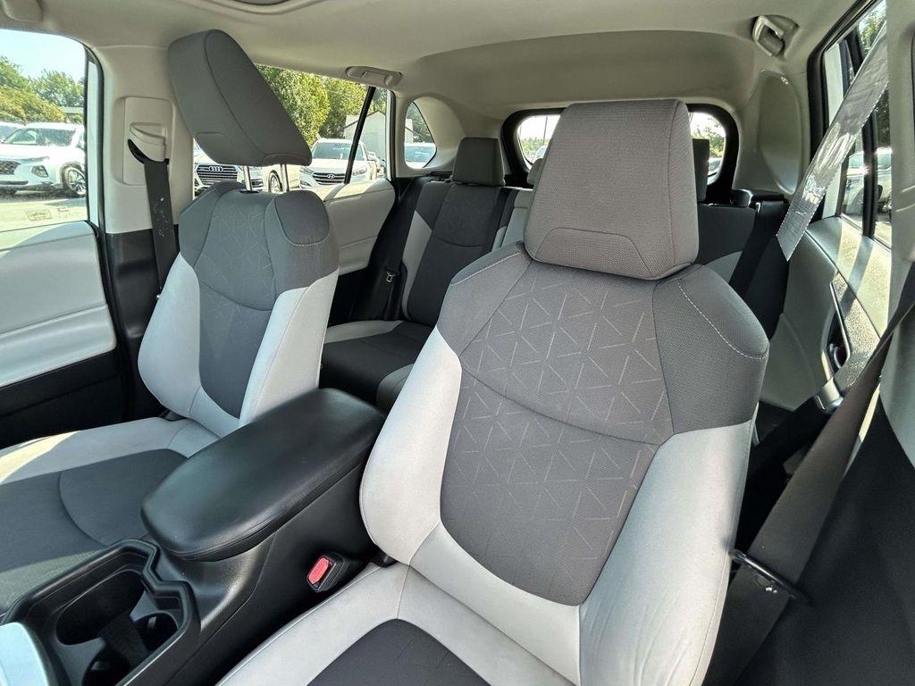 Toyota RAV4 XLE FWD (Natl) 2019