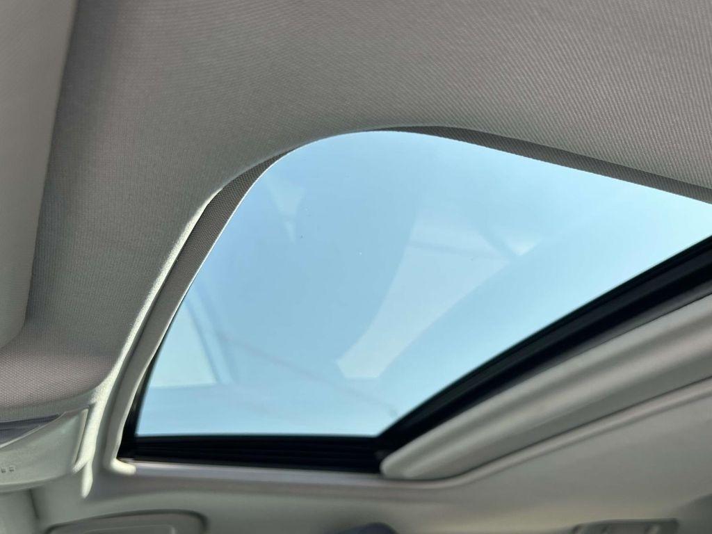Toyota RAV4 XLE FWD (Natl) 2019