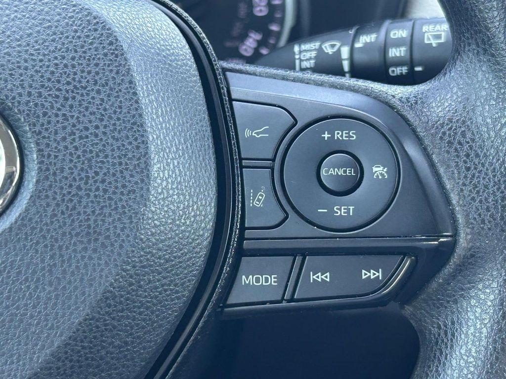 Toyota RAV4 XLE FWD (Natl) 2019