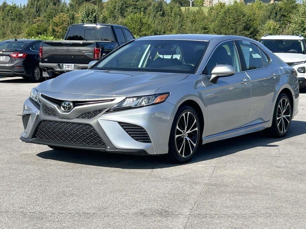 Toyota Camry SE Auto (Natl) 2020