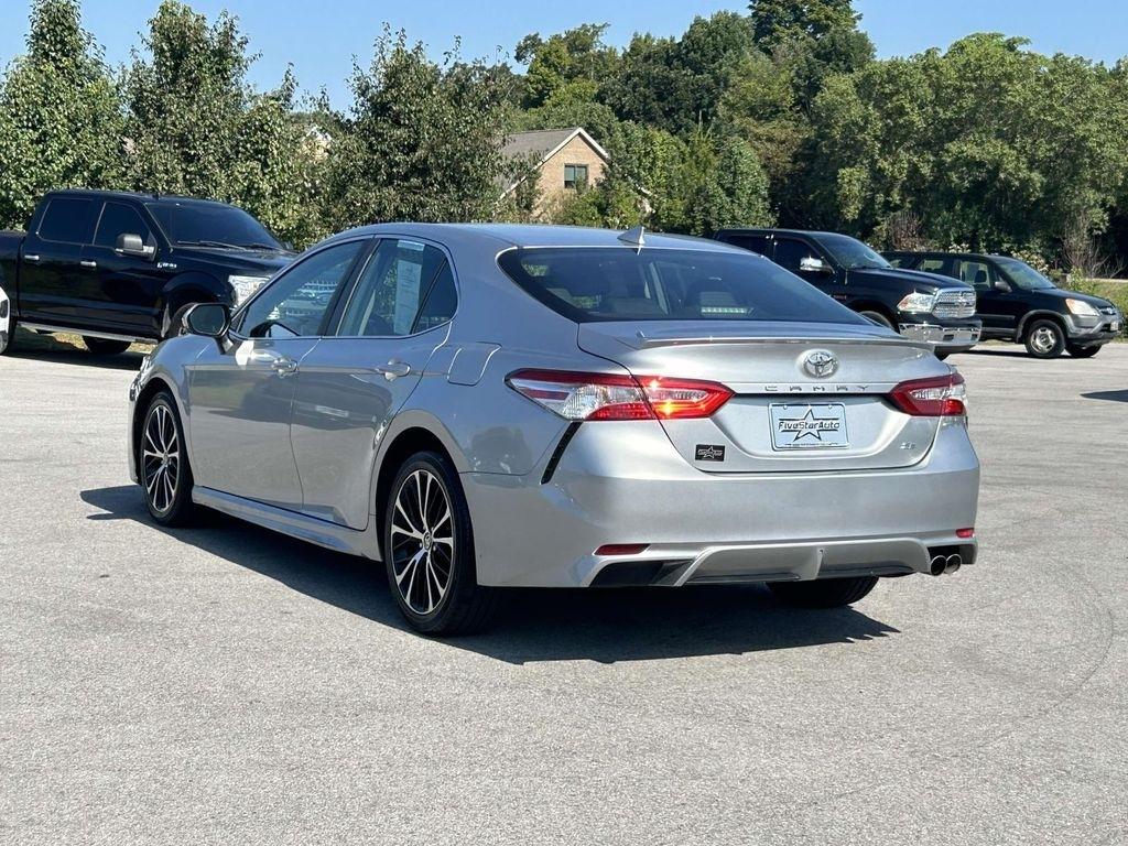 Toyota Camry SE Auto (Natl) 2020