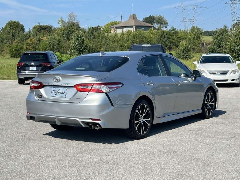 Toyota Camry SE Auto (Natl) 2020