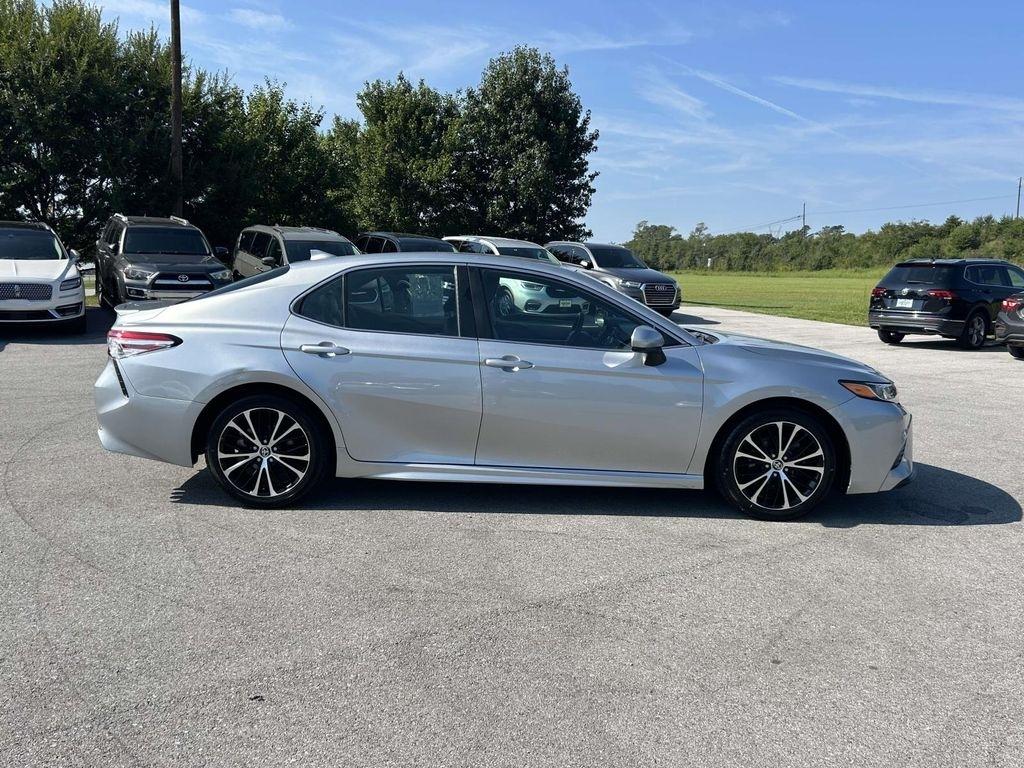 Toyota Camry SE Auto (Natl) 2020