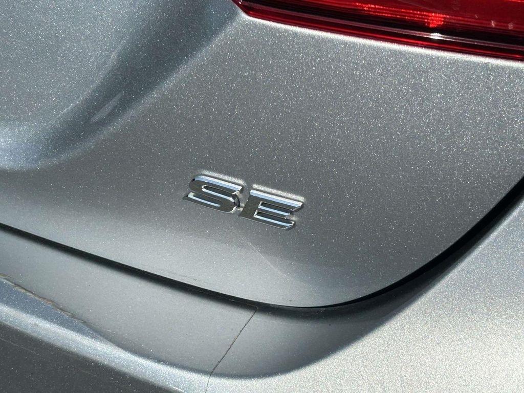 Toyota Camry SE Auto (Natl) 2020