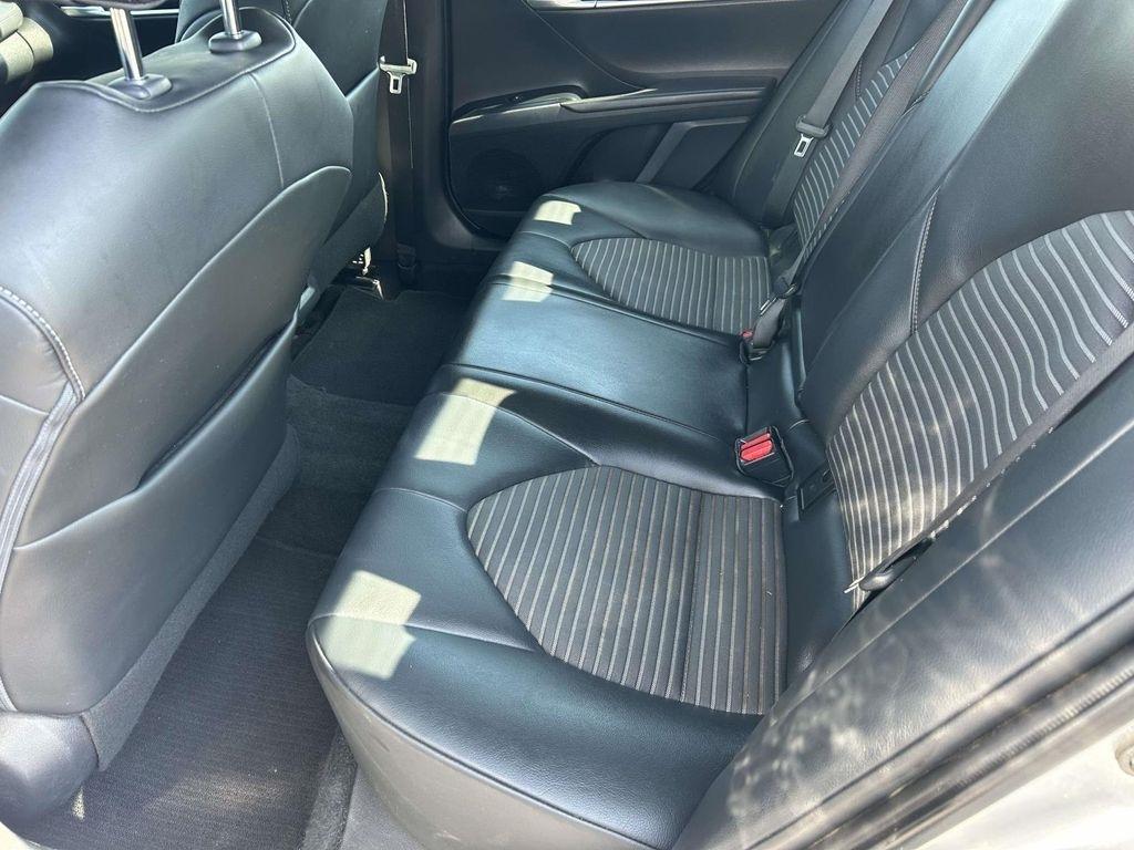 Toyota Camry SE Auto (Natl) 2020