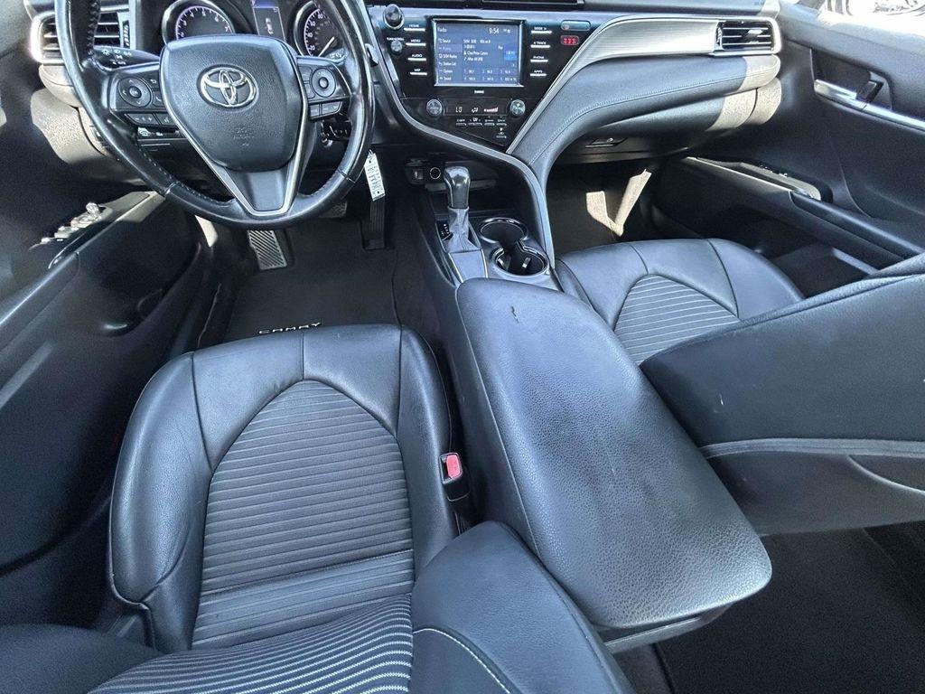 Toyota Camry SE Auto (Natl) 2020