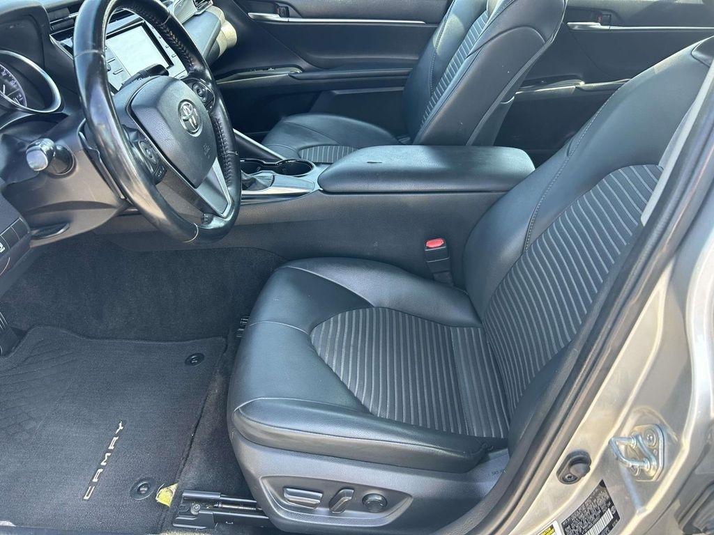 Toyota Camry SE Auto (Natl) 2020