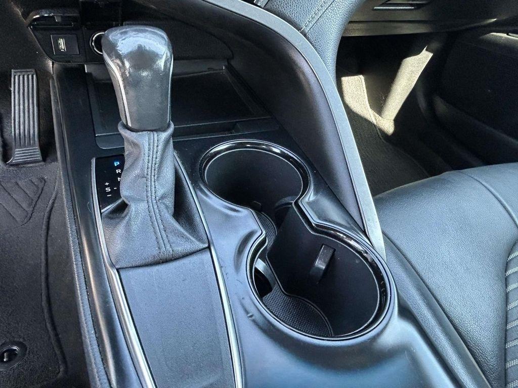 Toyota Camry SE Auto (Natl) 2020