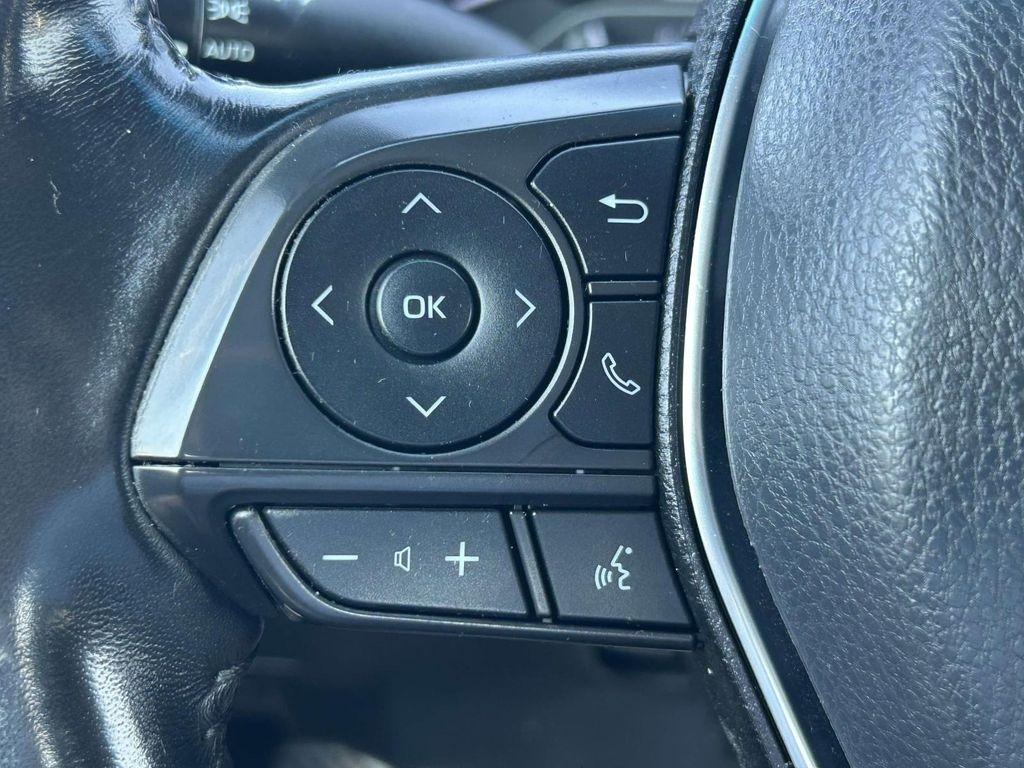 Toyota Camry SE Auto (Natl) 2020