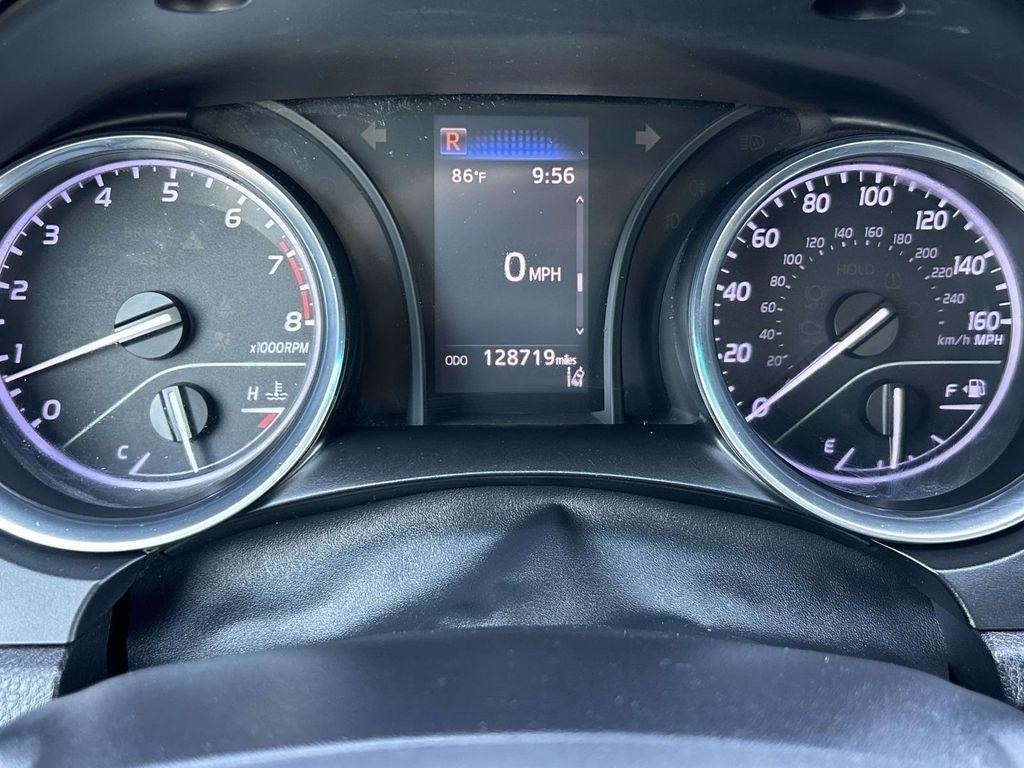 Toyota Camry SE Auto (Natl) 2020