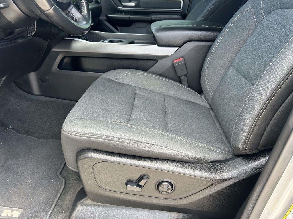 RAM 1500 Big Horn 4x4 Crew Cab 5'7" Box 2020