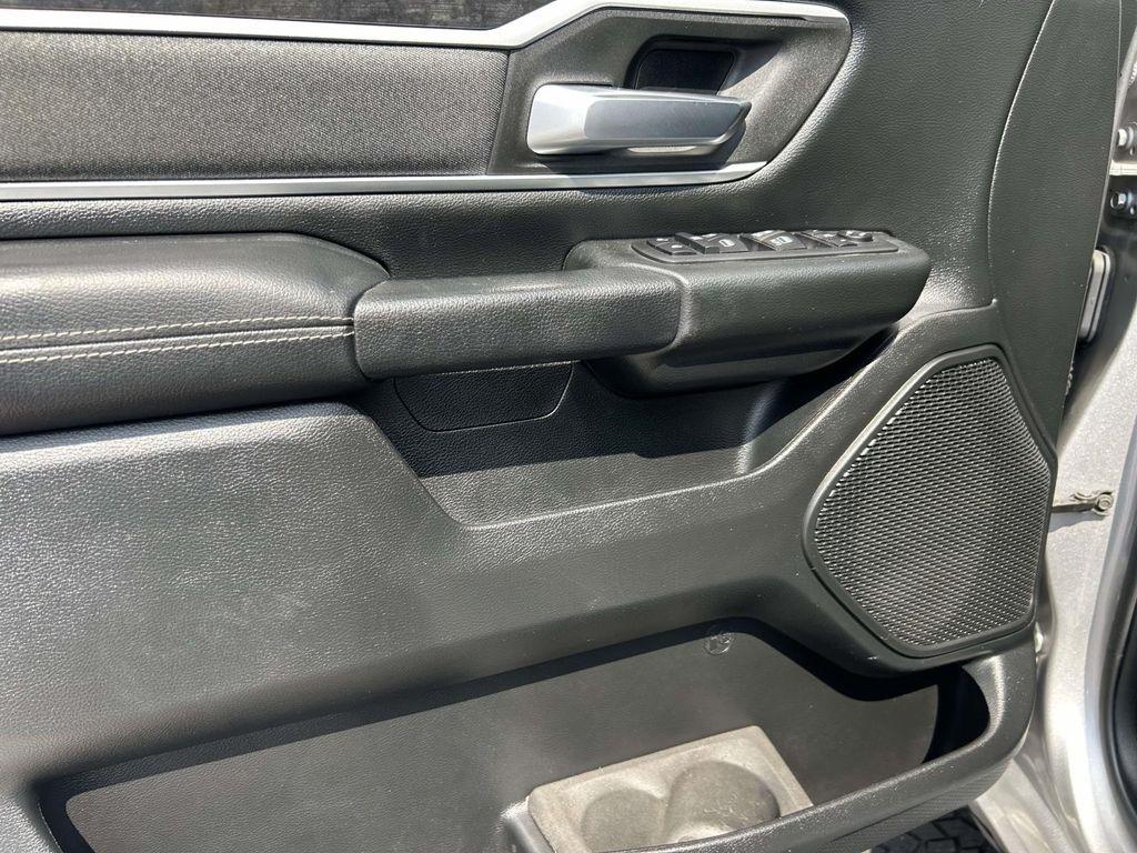 RAM 1500 Big Horn 4x4 Crew Cab 5'7" Box 2020