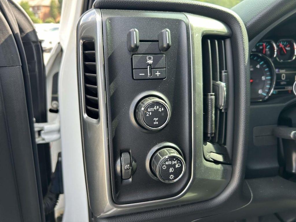 Chevrolet Silverado 1500 4WD Crew Cab 143.5" LT w/2LT 2017