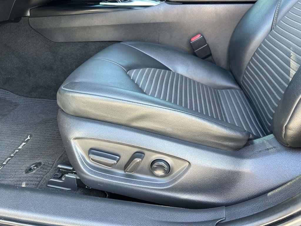 Toyota Camry XLE Auto (Natl) 2019