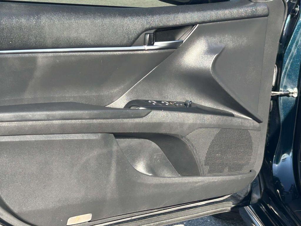 Toyota Camry XLE Auto (Natl) 2019