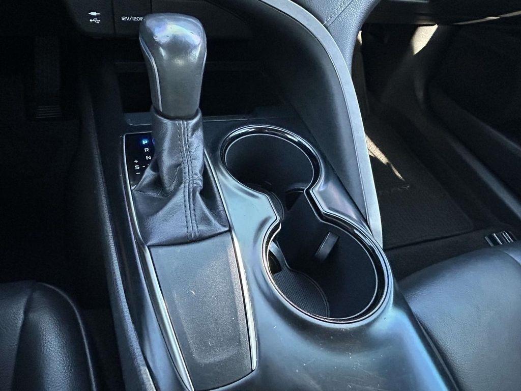 Toyota Camry XLE Auto (Natl) 2019
