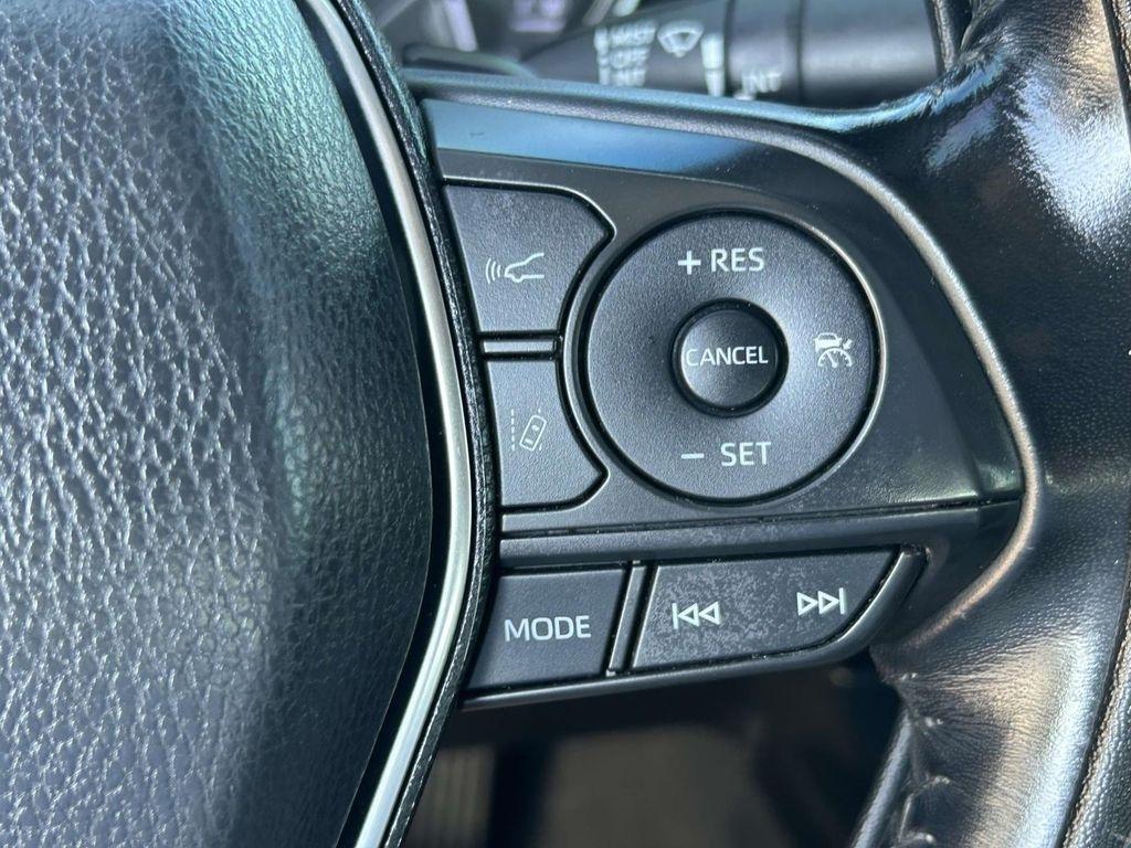 Toyota Camry XLE Auto (Natl) 2019