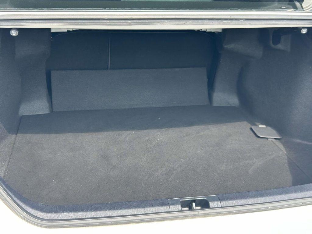 Toyota Camry LE Auto (Natl) 2020