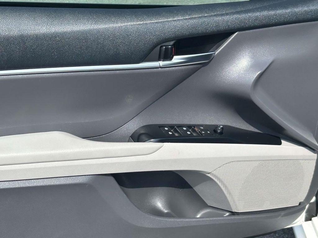 Toyota Camry LE Auto (Natl) 2020