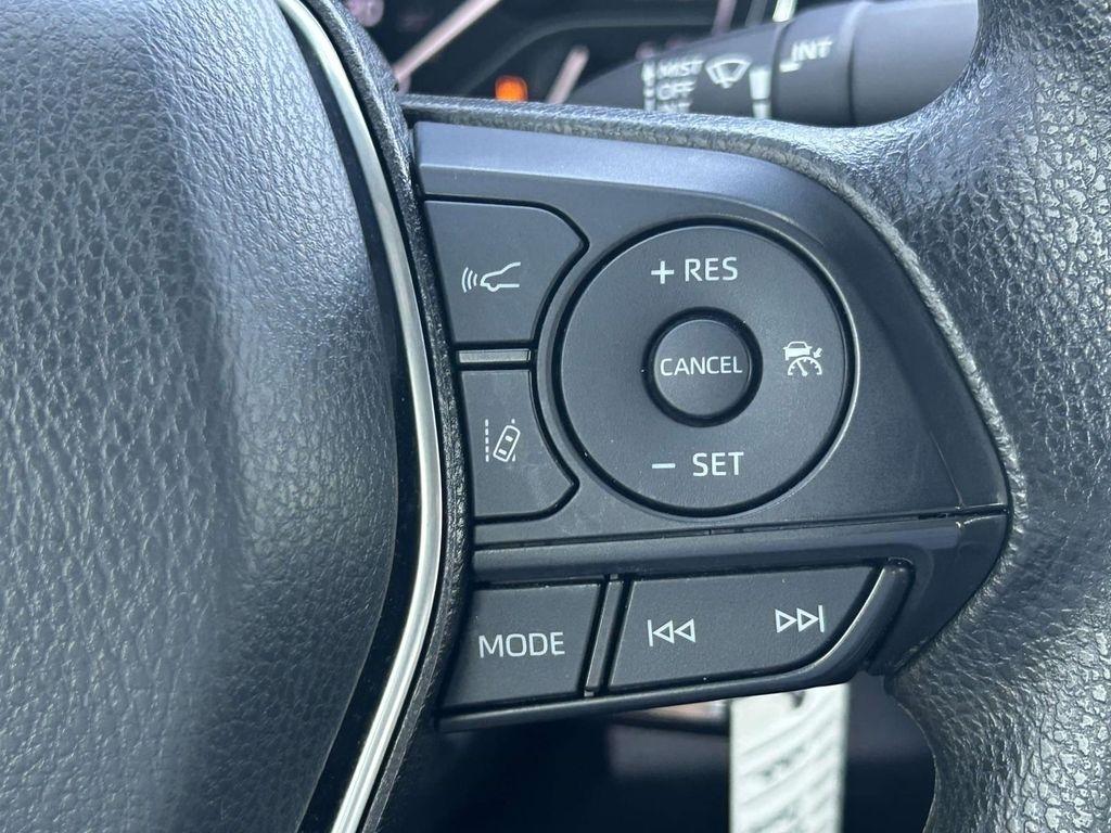 Toyota Camry LE Auto (Natl) 2020