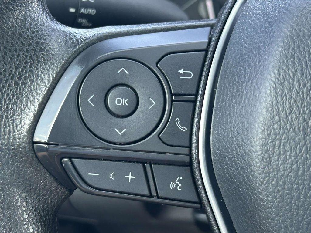 Toyota Camry LE Auto (Natl) 2020
