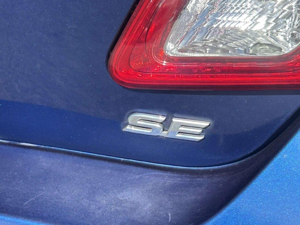 Toyota Camry 4dr Sdn I4 Man LE (Natl) 2011