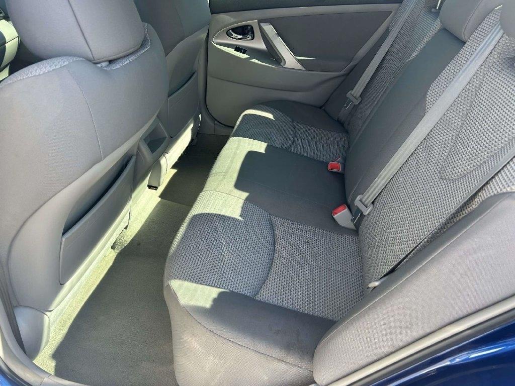 Toyota Camry 4dr Sdn I4 Man LE (Natl) 2011
