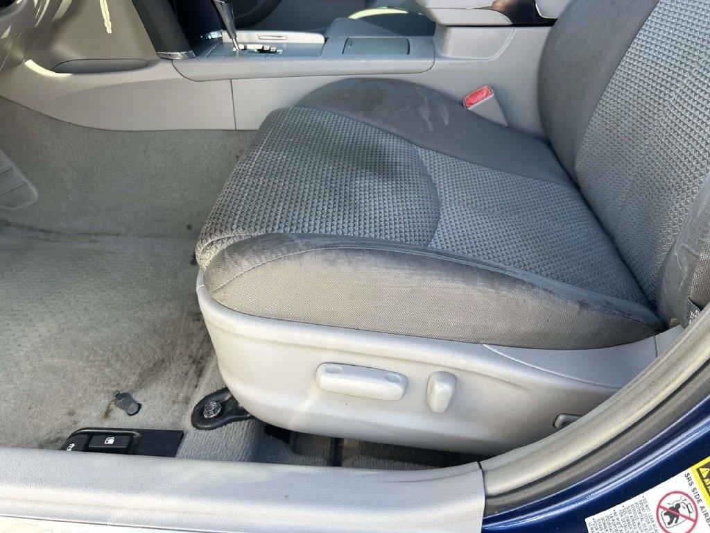 Toyota Camry 4dr Sdn I4 Man LE (Natl) 2011
