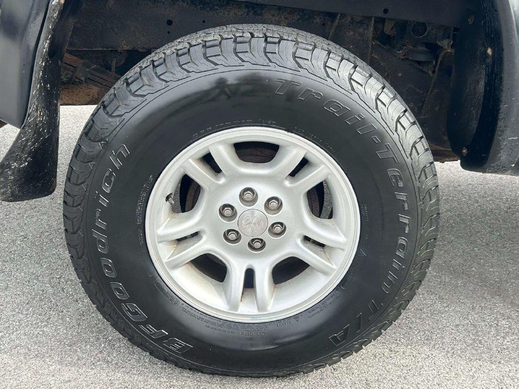 Dodge Dakota Quad Cab 131" WB 4WD Sport 2001
