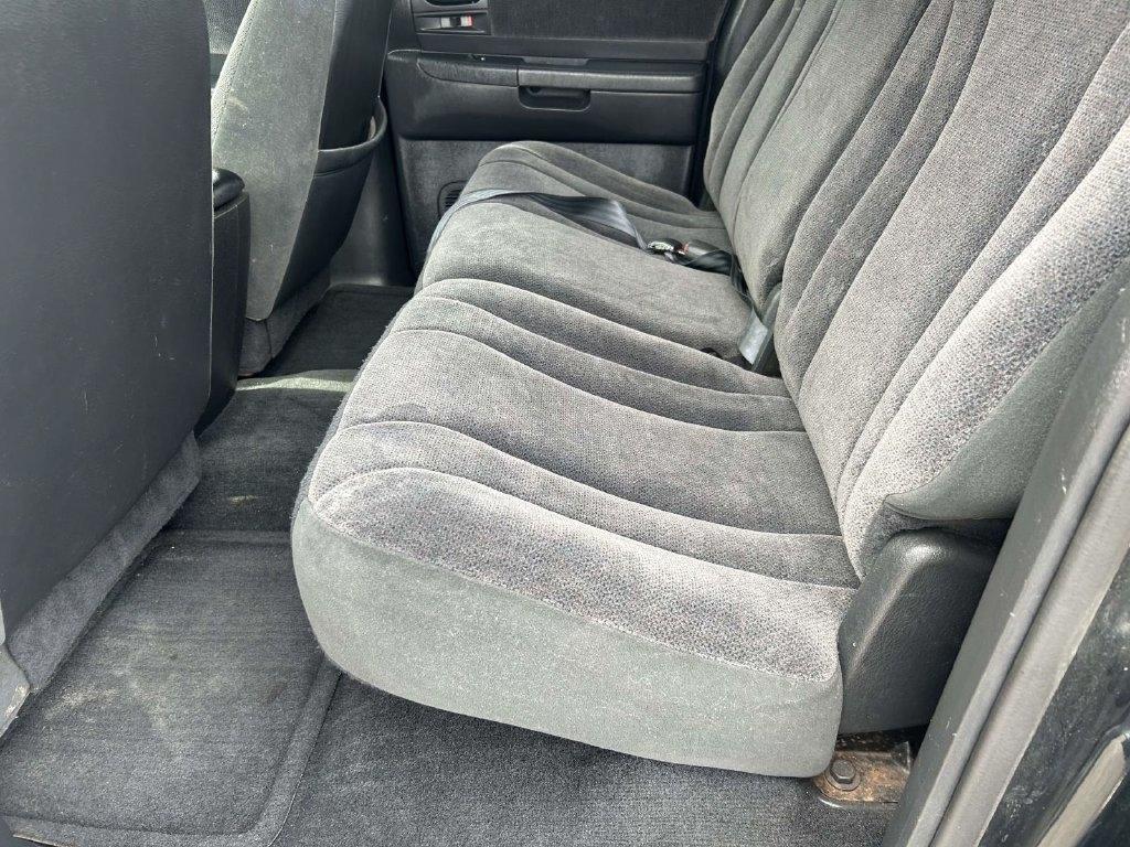 Dodge Dakota Quad Cab 131" WB 4WD Sport 2001