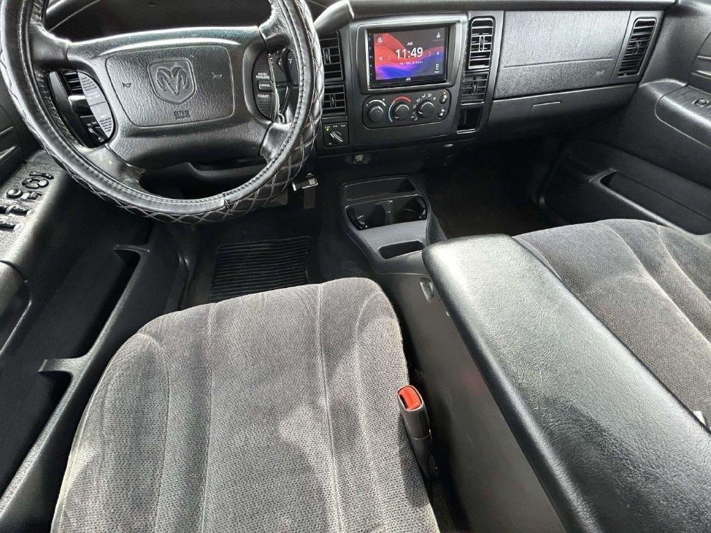 Dodge Dakota Quad Cab 131" WB 4WD Sport 2001