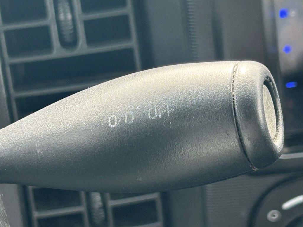 Dodge Dakota Quad Cab 131" WB 4WD Sport 2001
