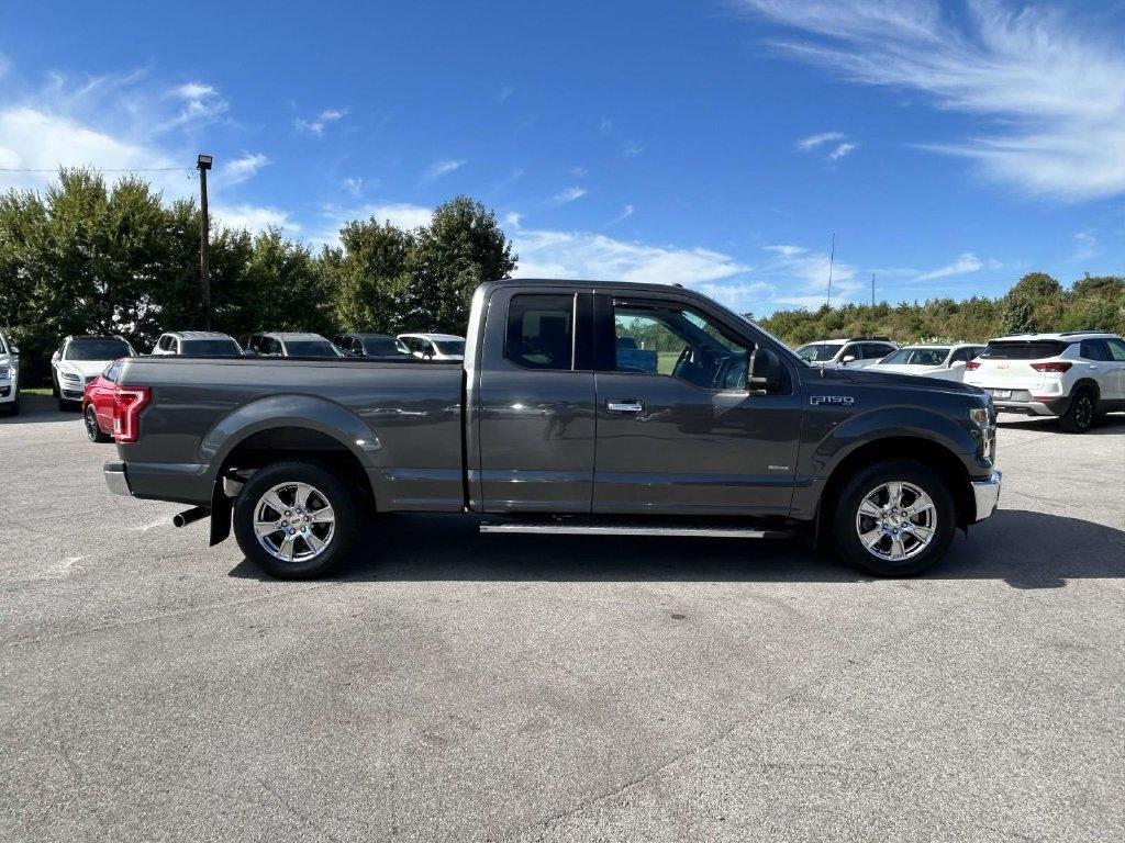 Ford F-150 2WD SuperCab 145" Lariat 2016