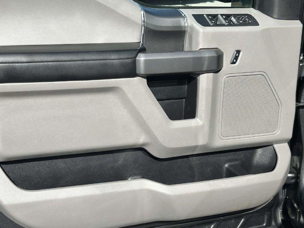 Ford F-150 2WD SuperCab 145" Lariat 2016