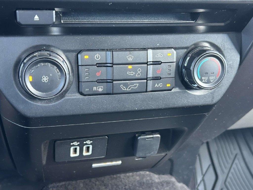 Ford F-150 2WD SuperCab 145" Lariat 2016