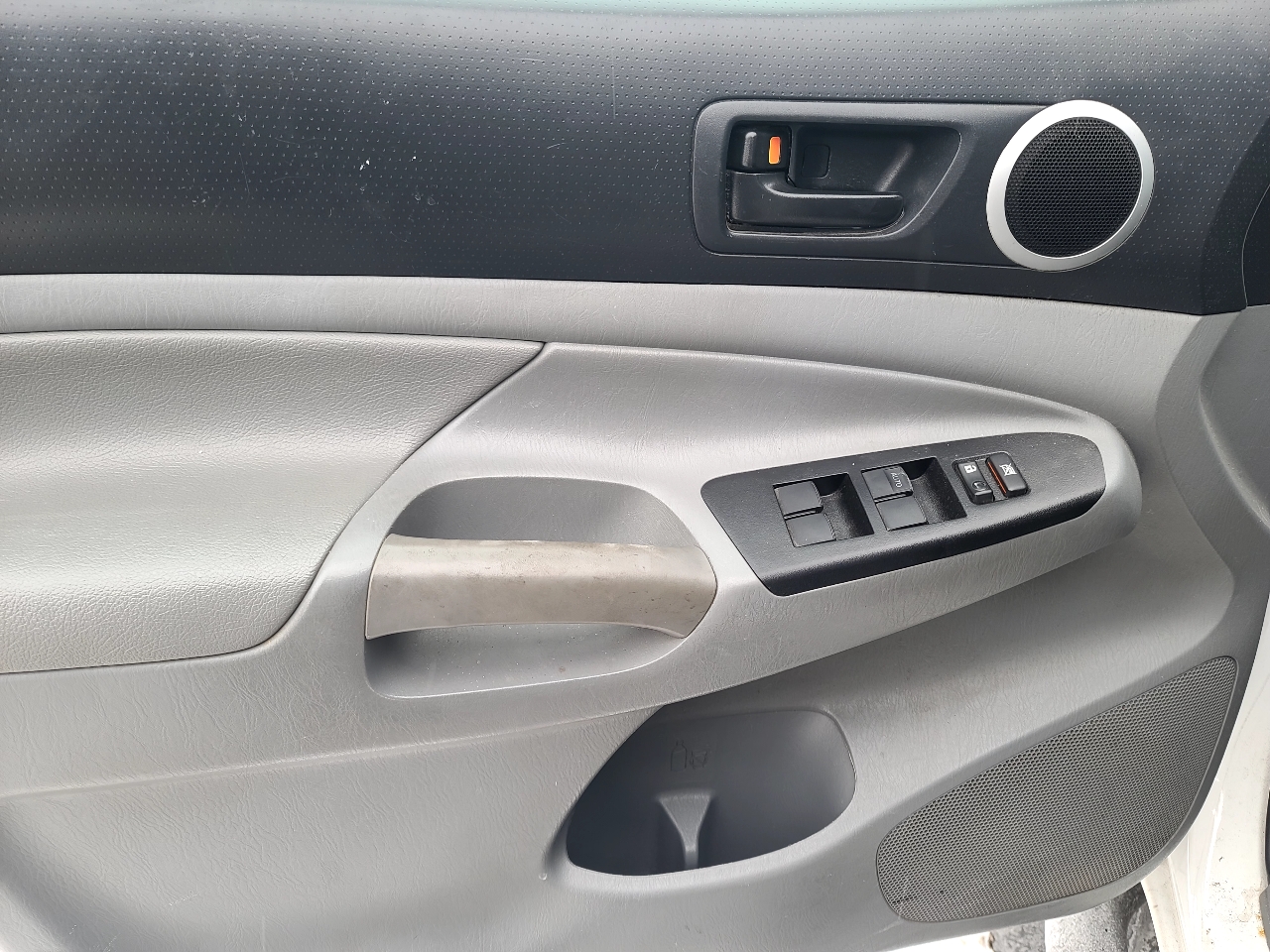 Toyota Tacoma Prerunner SR5 Double Cab V6 at 2014