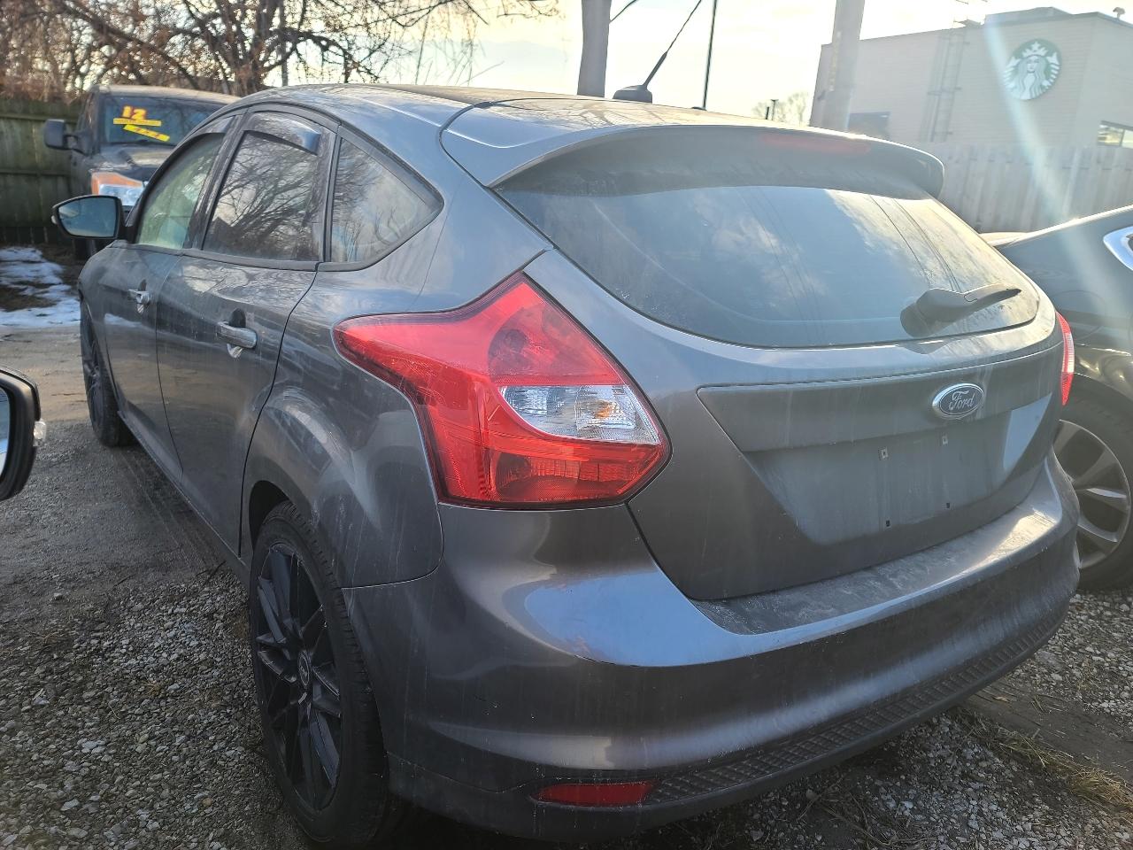 Ford Focus SE 2012