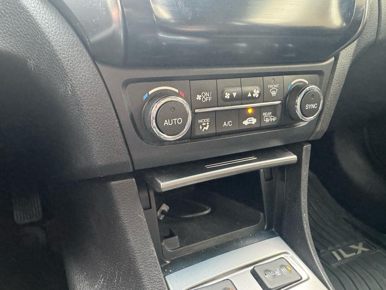 Acura ILX 5-Spd AT w/ Premium Package 2013