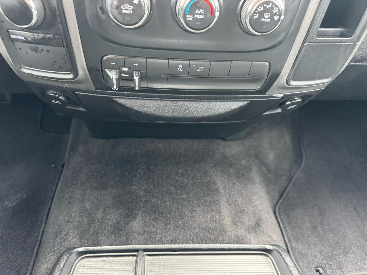 RAM 1500 ST Crew Cab 4WD 2013