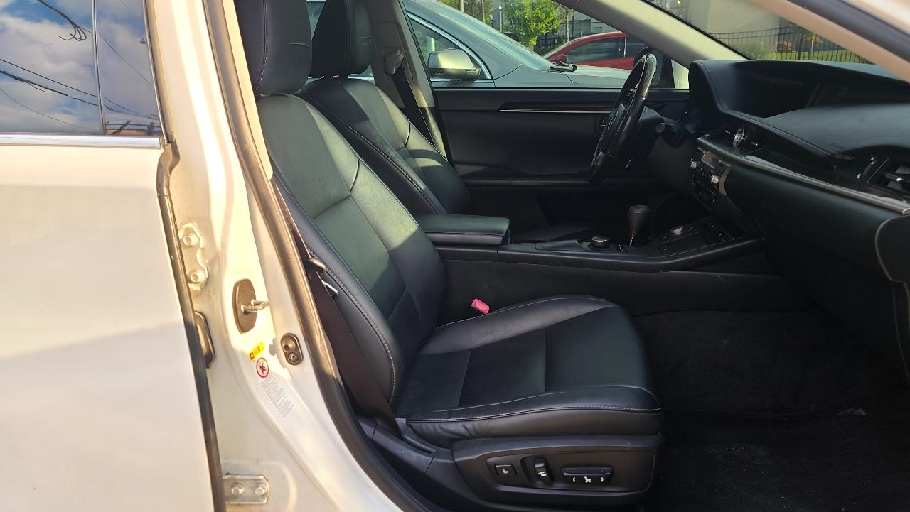 Lexus ES 350 Sedan 2013