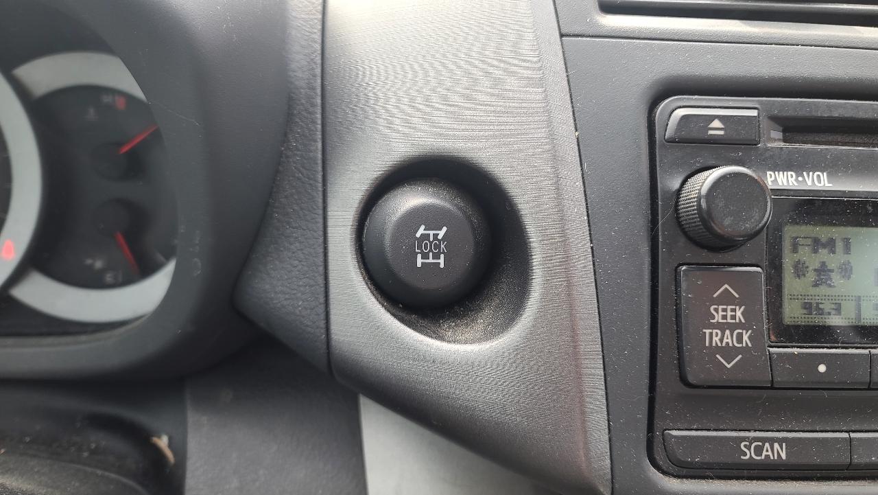 Toyota RAV4 Sport I4 4WD 2012
