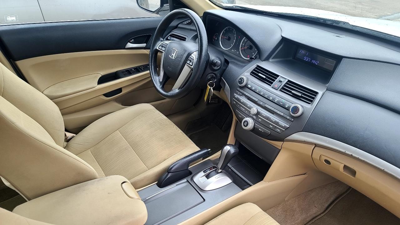 Honda Accord LX sedan AT 2011